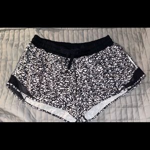 Lululemon Drawstring Shorts Black/White, 10
